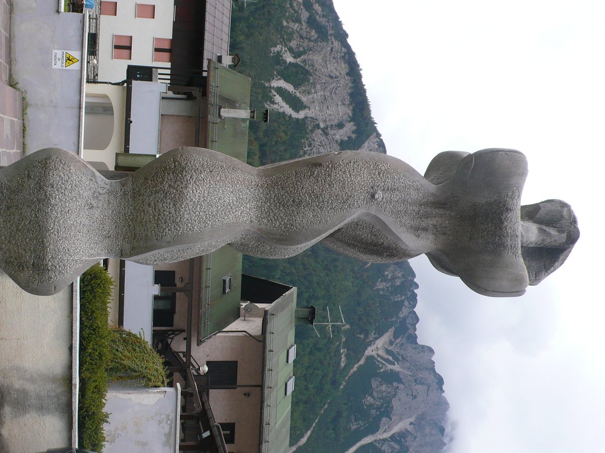 monumento "La donna velata nel vento" - Forni di Sopra